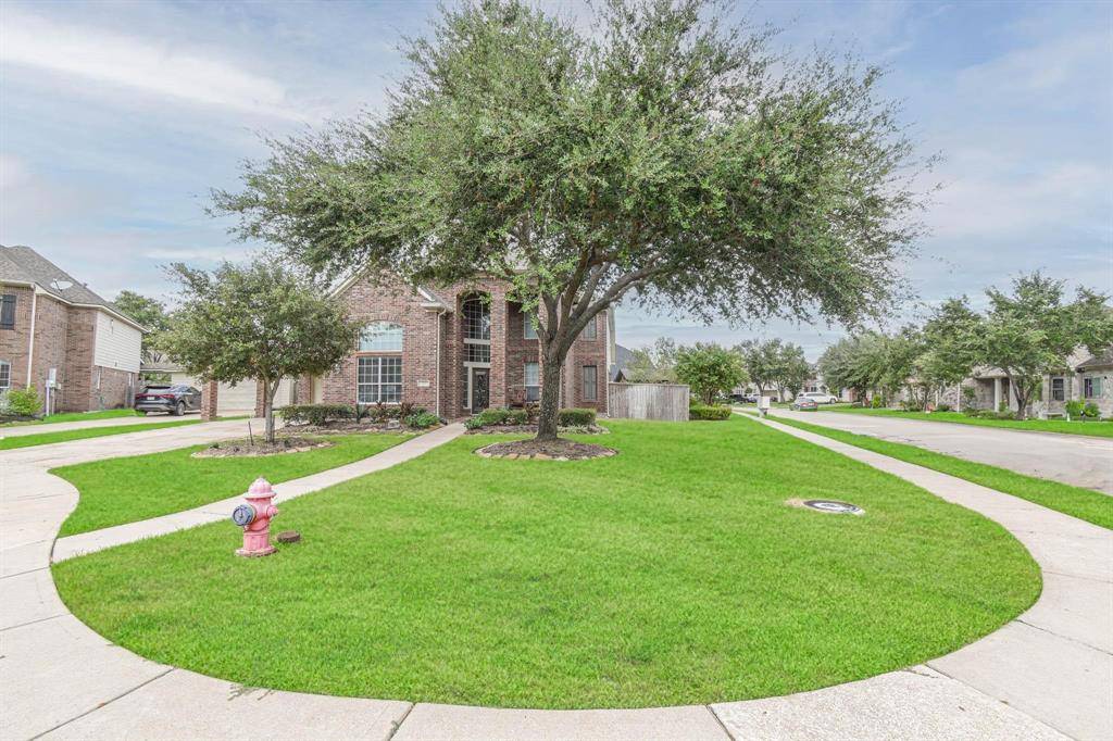 221 Grand Creek CT, League City, TX 77573