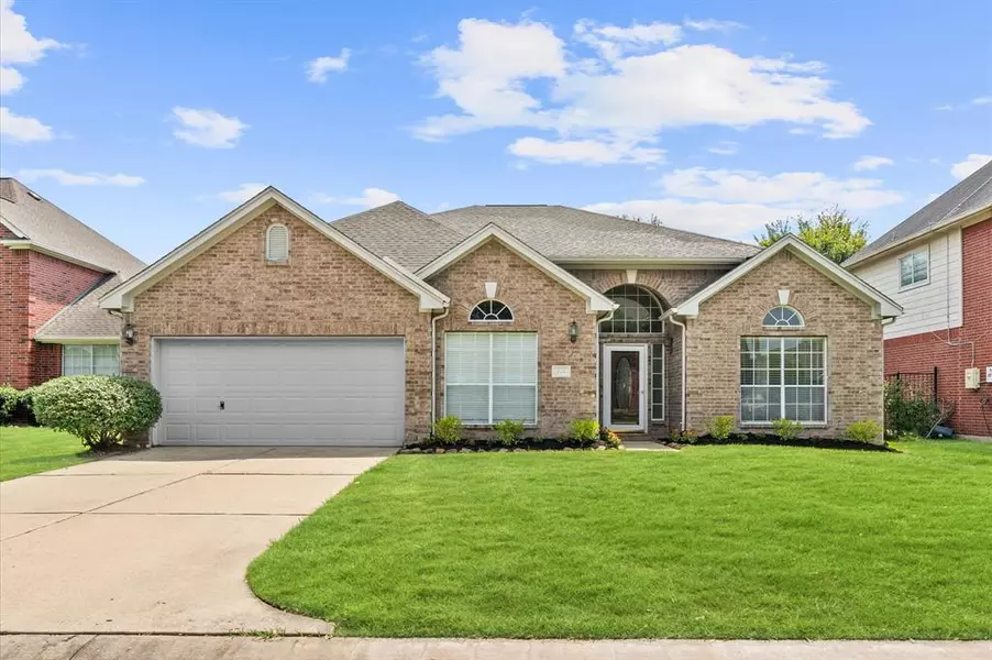 415 Starleaf LN, Pearland, TX 77584