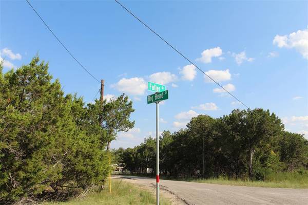 311 Big Bend DR, Canyon Lake, TX 78133