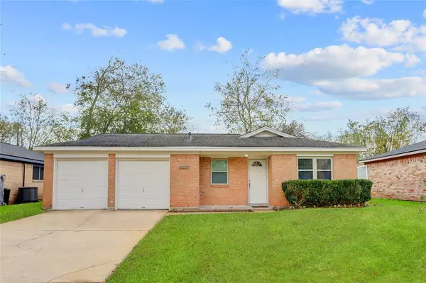 525 W Mimosa ST, Angleton, TX 77515