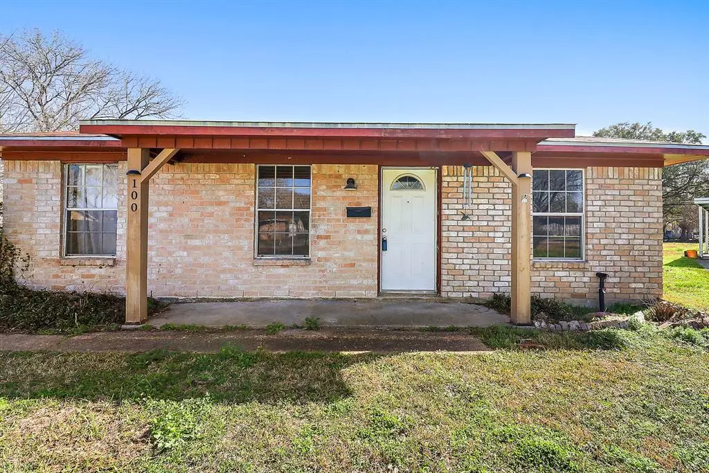 Highlands, TX 77562,100 Timber LN