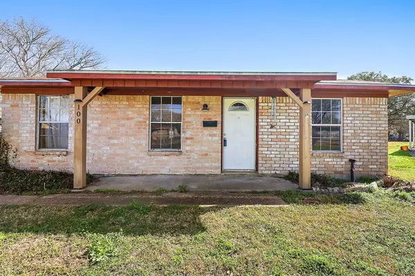 100 Timber LN, Highlands, TX 77562