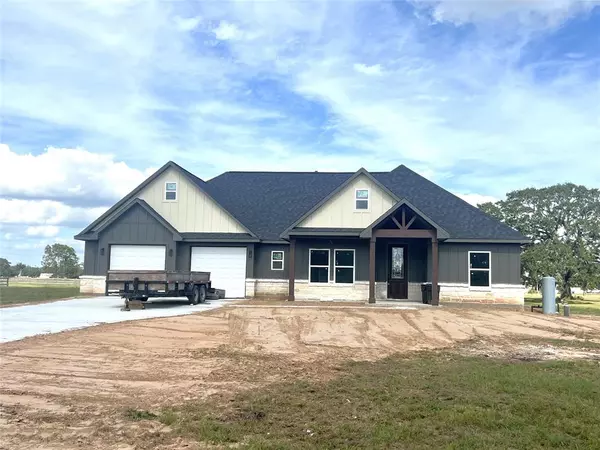 1068 Quarter Horse TRL, Angleton, TX 77515