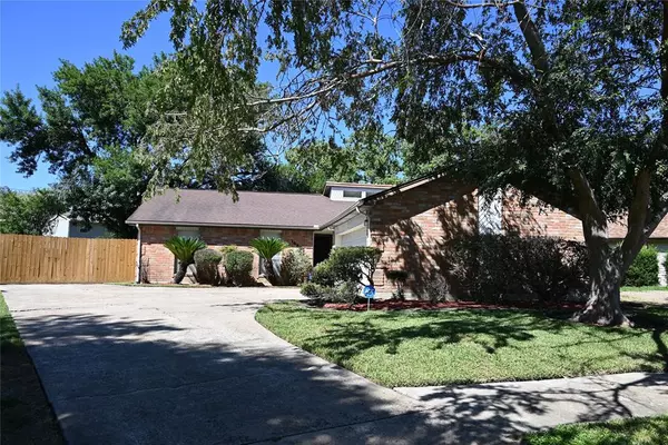 16306 Hunting Dog CT, Houston, TX 77489