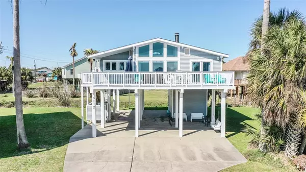 4112 Sandpiper LN, Galveston, TX 77554