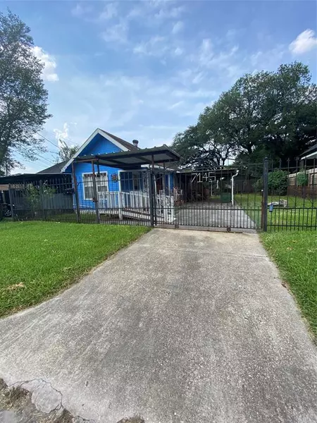 7145 Avenue K, Houston, TX 77011