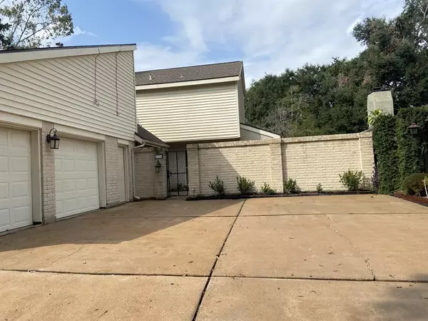 2726 Kissing Camel CT, Missouri City, TX 77459