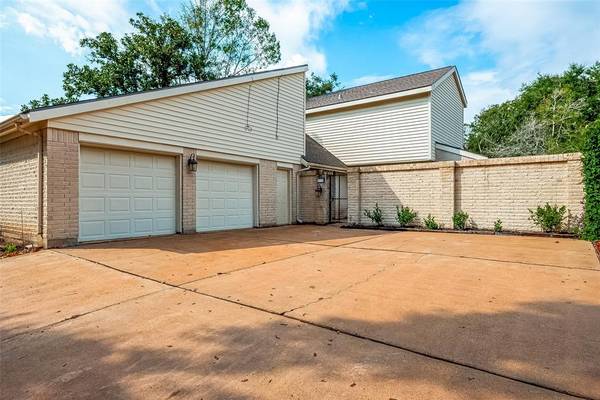 2726 Kissing Camel CT, Missouri City, TX 77459