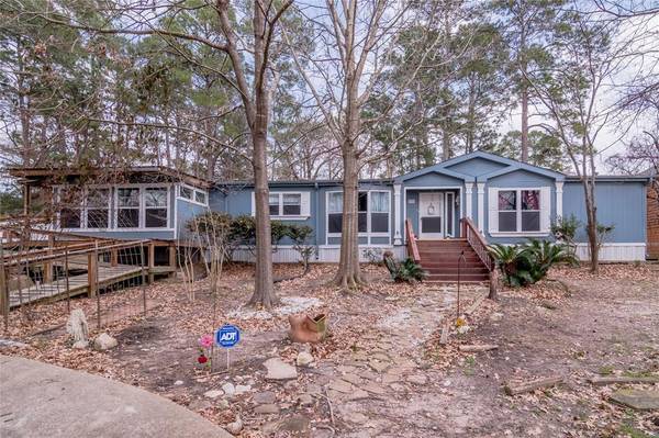 378 LakeShore DR, Trinity, TX 75862