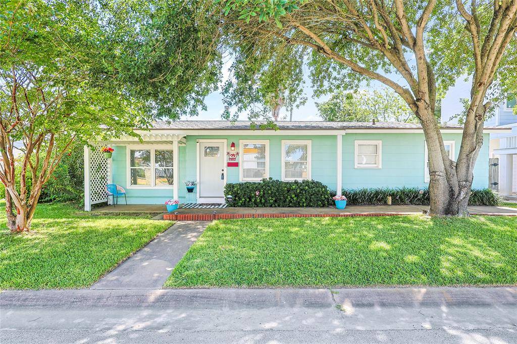 1902 Bayou Shore DR, Galveston, TX 77551