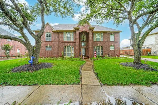 1306 Edgewater DR, Friendswood, TX 77546