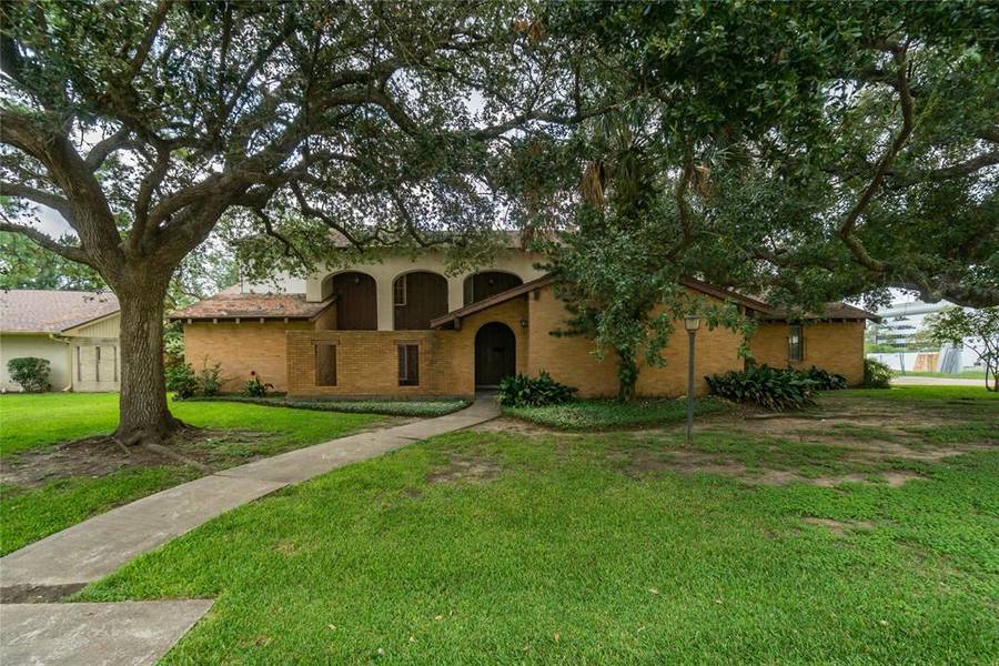 18210 Nassau Bay DR, Nassau Bay, TX 77058