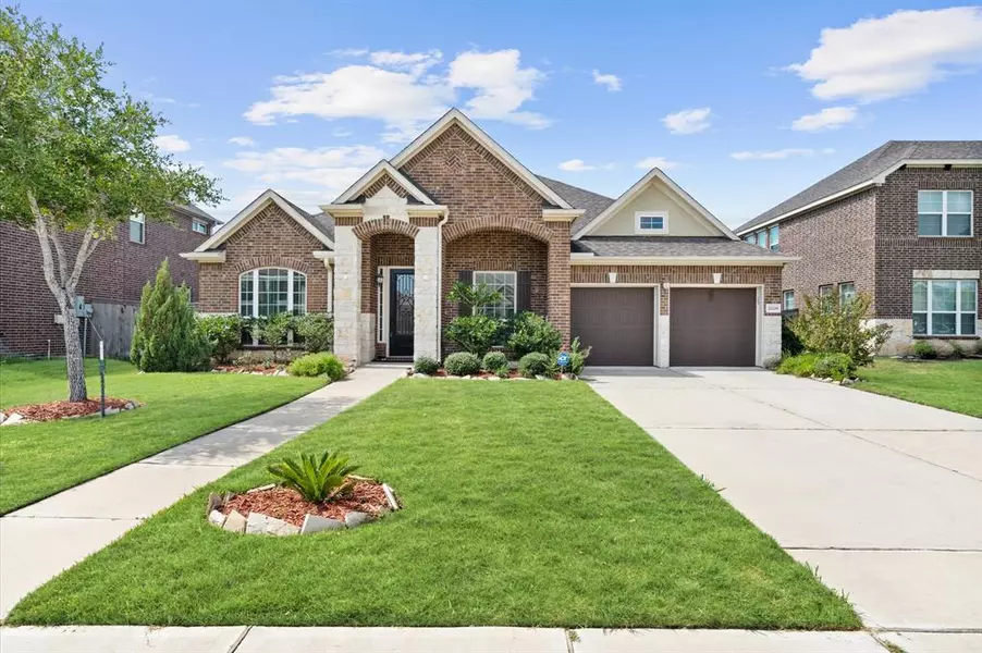 2208 Whispering Manor LN, Pearland, TX 77089