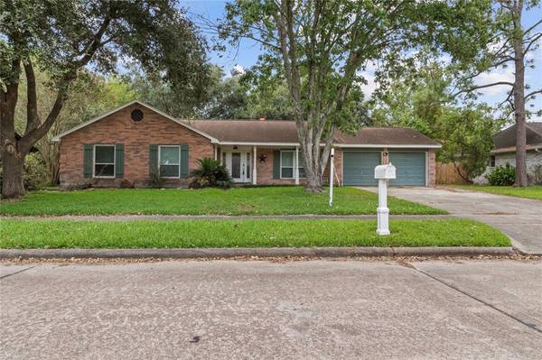 1310 Piney Woods DR, Friendswood, TX 77546