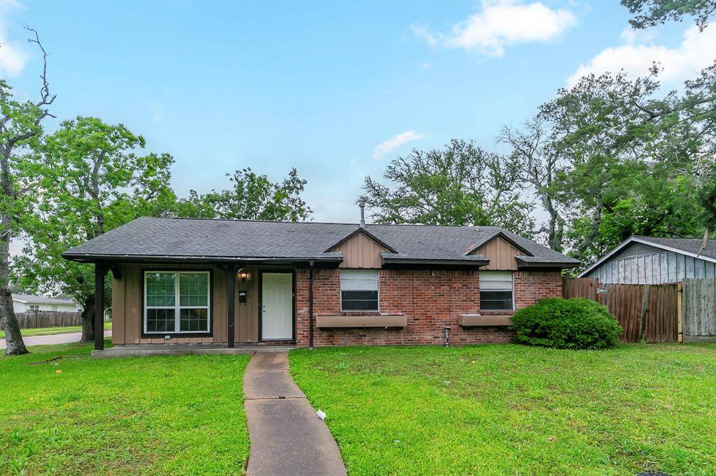 7150 Edgemoor DR, Houston, TX 77074