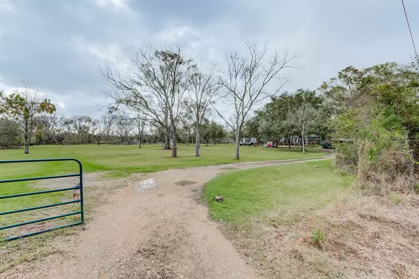 Rosharon, TX 77583,15602 County Road 526