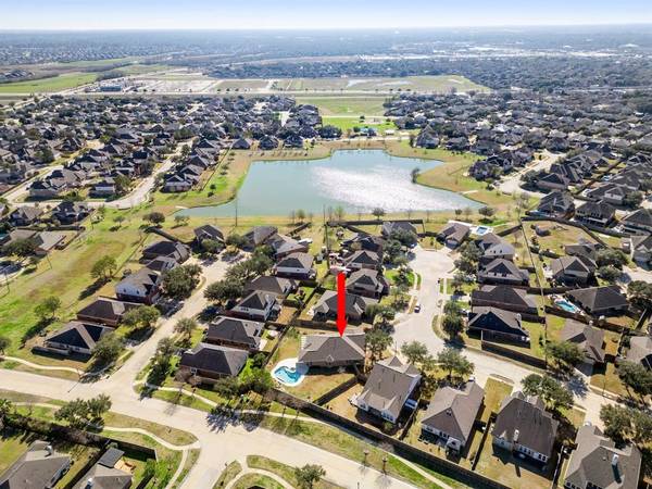 3201 Windy Bank LN, Pearland, TX 77581