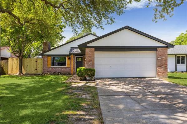 16810 Hibiscus LN, Friendswood, TX 77546