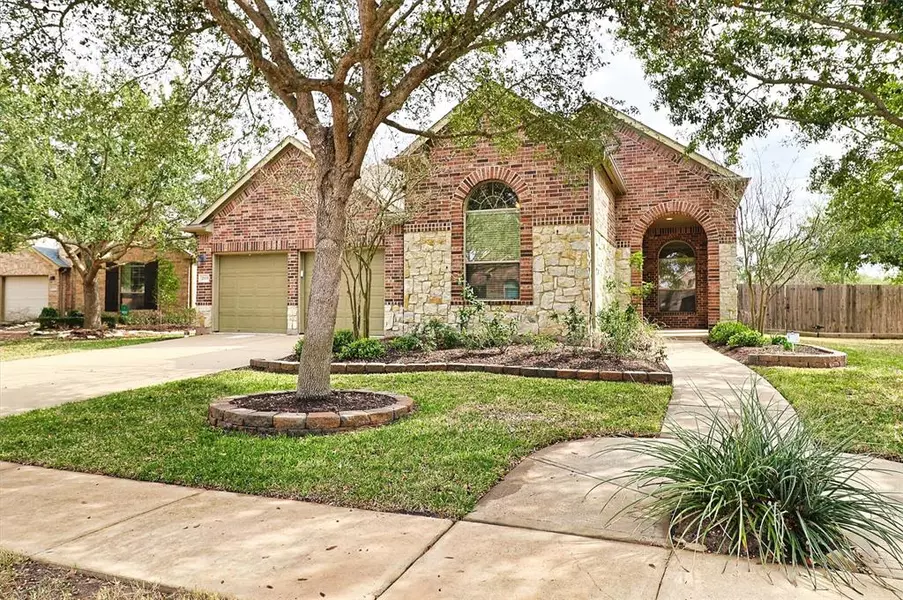 2115 Ascot LN, Sugar Land, TX 77479