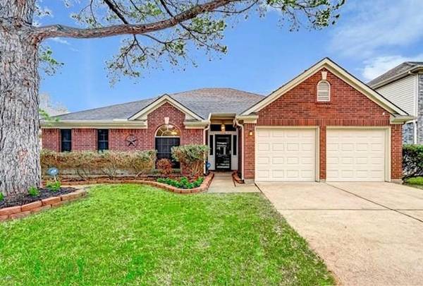 4818 Red Lantern Dr, Friendswood, TX 77546