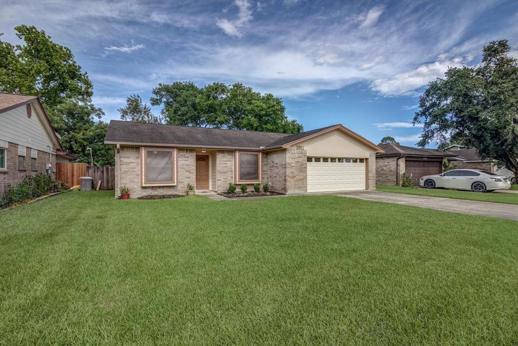 Angleton, TX 77515,1041 Crossing RD