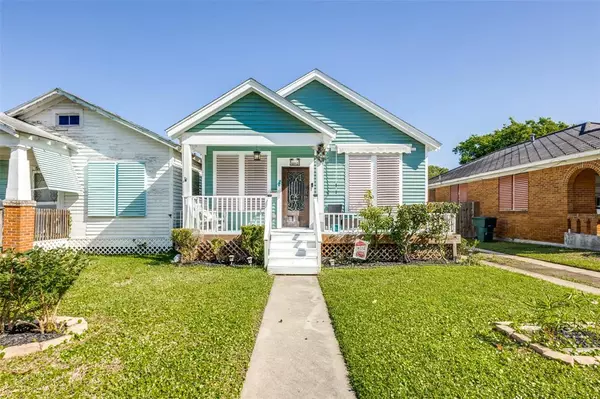 5012 Avenue P 1/2, Galveston, TX 77551