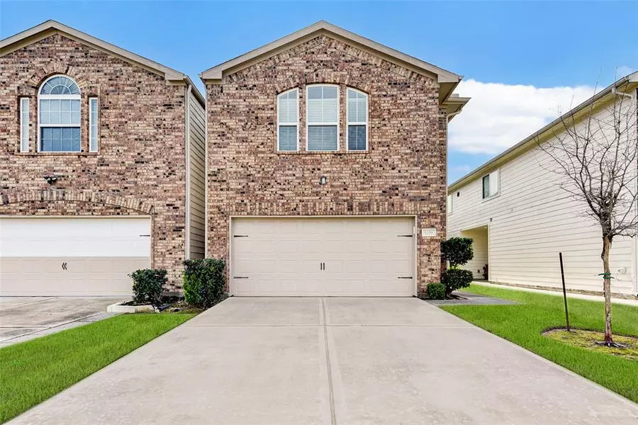 5209 Dauntless DR, Houston, TX 77066