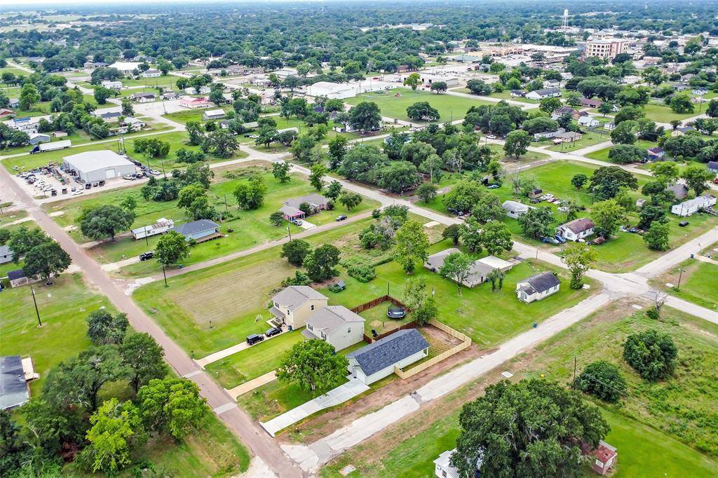 Hempstead, TX 77445,405 3RD ST