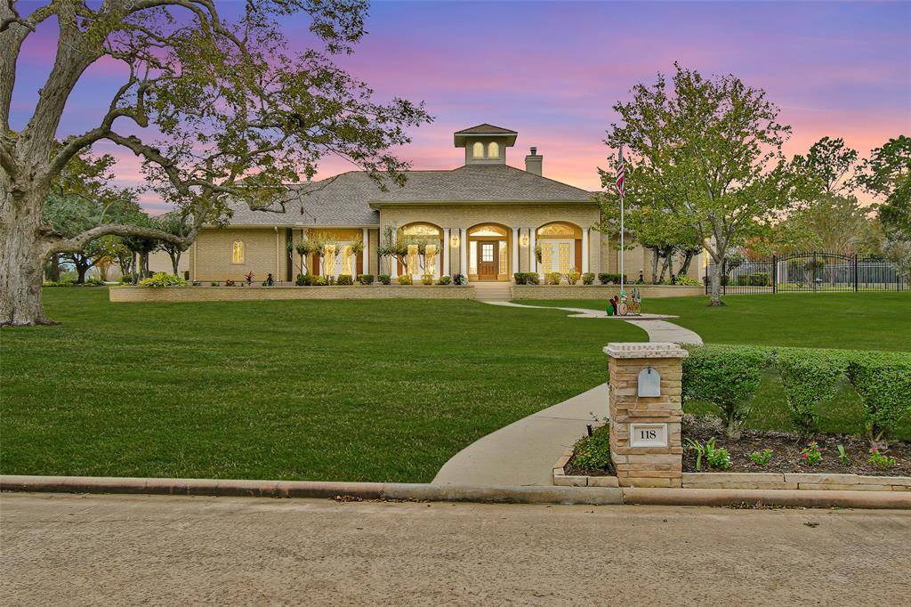 118 Waterfront DR, Montgomery, TX 77356