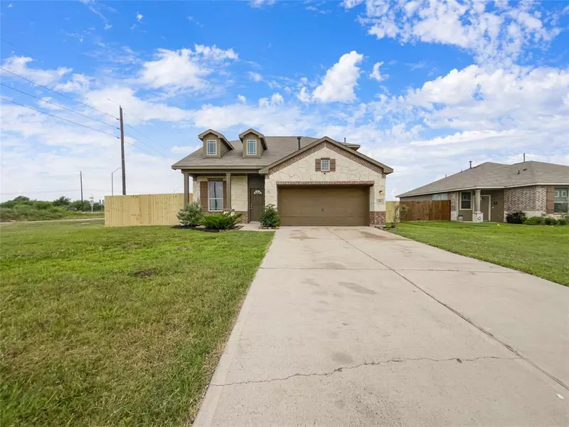 101 White Wing CIR #B, Sealy, TX 76522