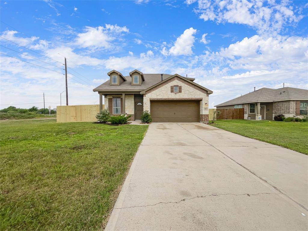 101 White Wing CIR #B, Sealy, TX 76522