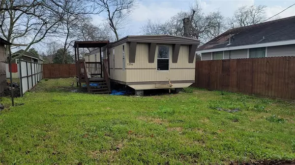 Baytown, TX 77520,1206 Pine ST