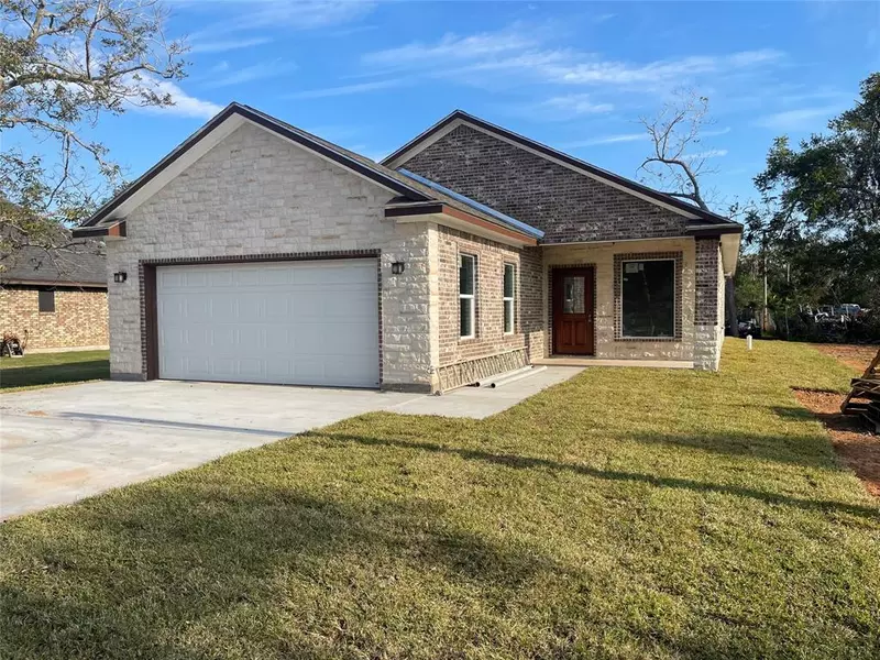 409 E Travis, Brazoria, TX 77422