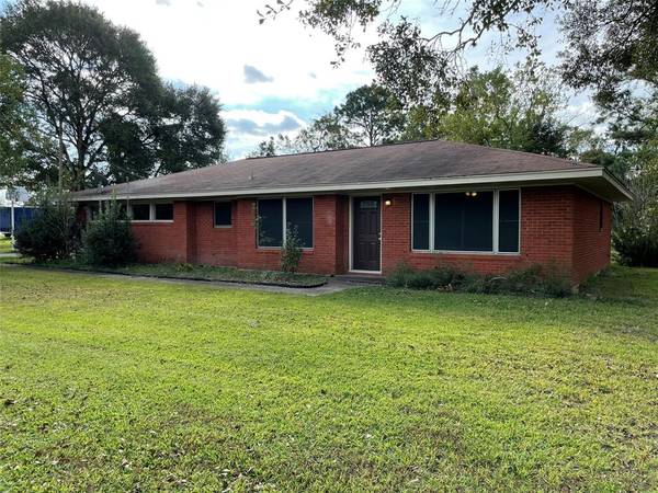 101 Lostrocco ST, Angleton, TX 77515