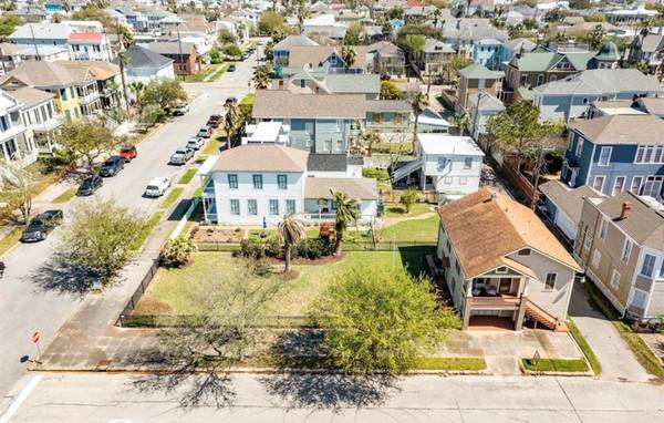 1627 Winnie ST, Galveston, TX 77550