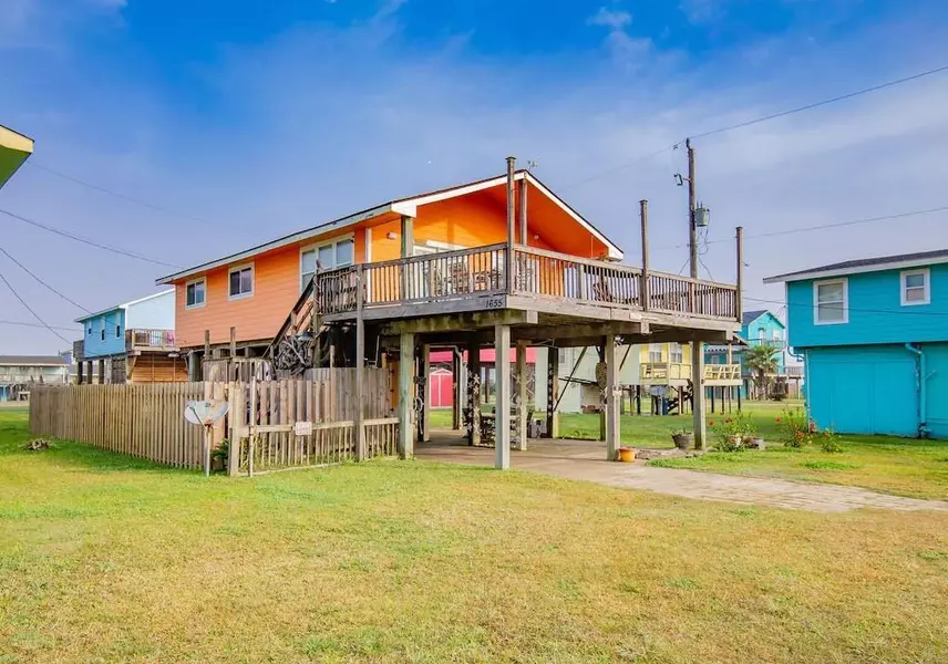 1655 Sandpebble PL, Surfside Beach, TX 77541