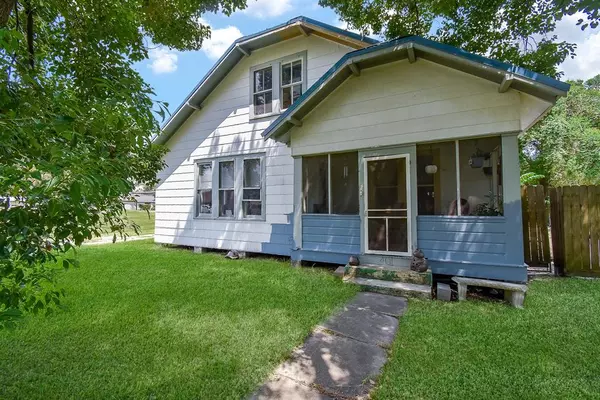 401 E Myrtle Street, Angleton, TX 77515