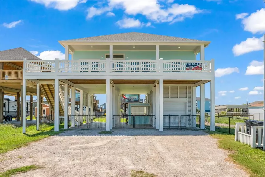 863 S Selwyn RD, Crystal Beach, TX 77650