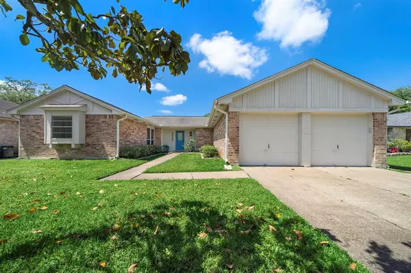 3002 Heritage House DR, Webster, TX 77598