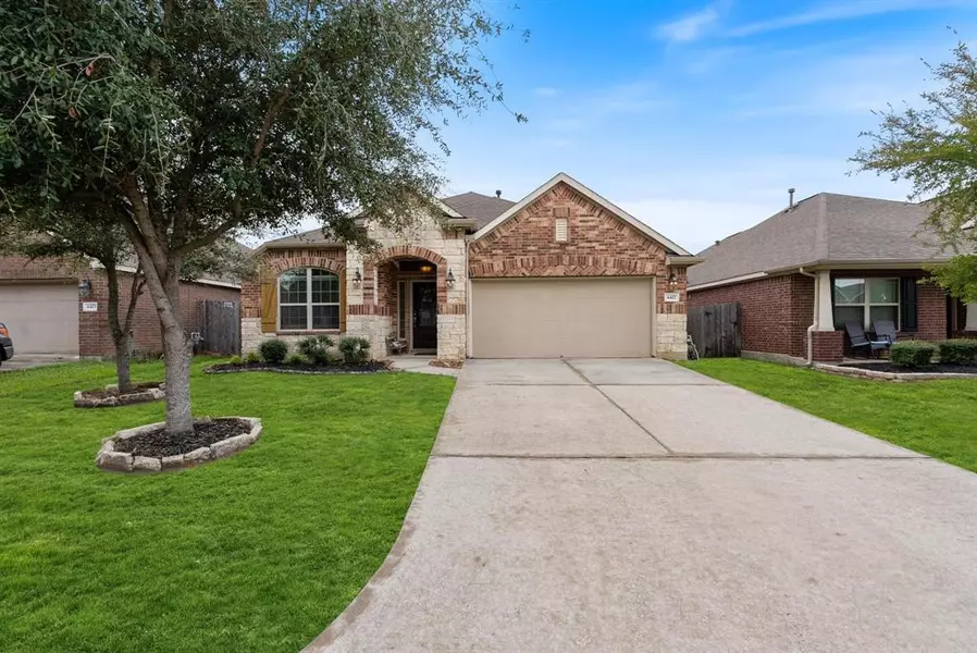 4427 Ambrosia LN, Baytown, TX 77521