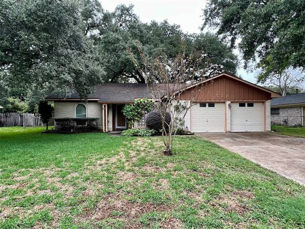 532 Sycamore ST, Lake Jackson, TX 77566