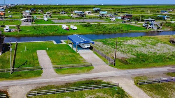 1031 Paisley, Gilchrist, TX 77617