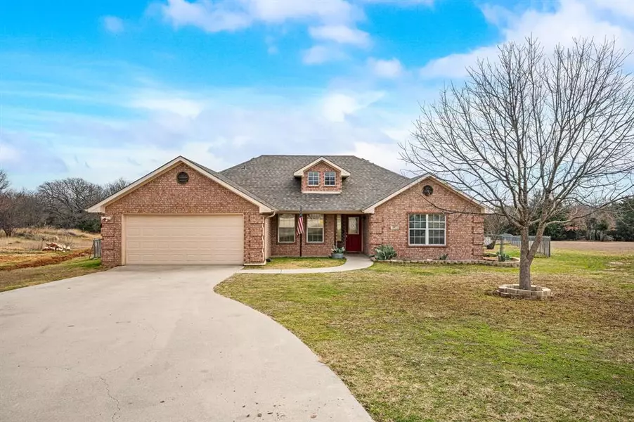 207 Deer Creek Drive, Alvord, TX 76225