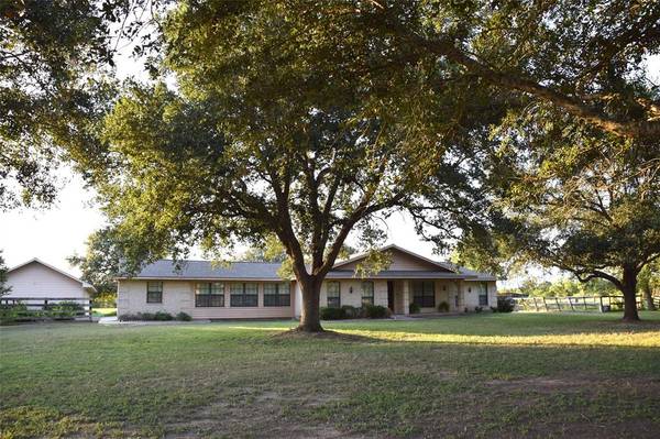 804 Gilbert RD, Edna, TX 77957