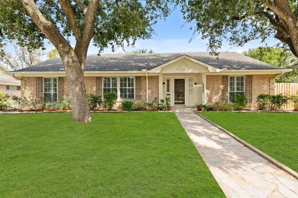 Houston, TX 77096,10307 Scofield LN