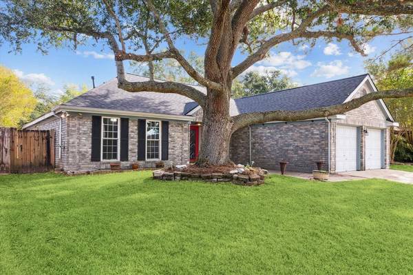 16743 Square Rigger LN, Friendswood, TX 77546