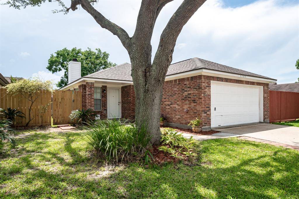 Baytown, TX 77521,4705 Meadowood DR