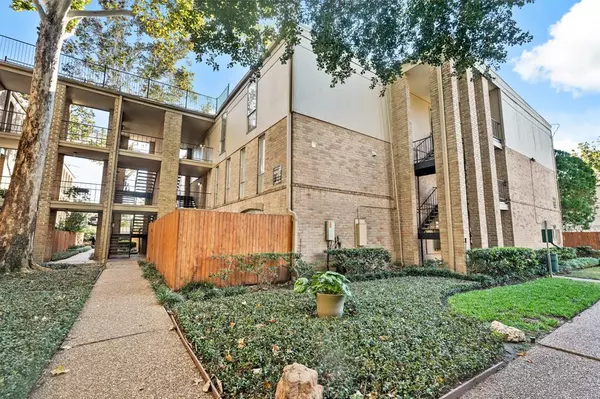 4645 Wild Indigo ST #372, Houston, TX 77027