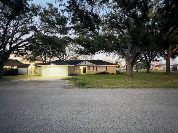 419 E Dumble ST,  Alvin,  TX 77511