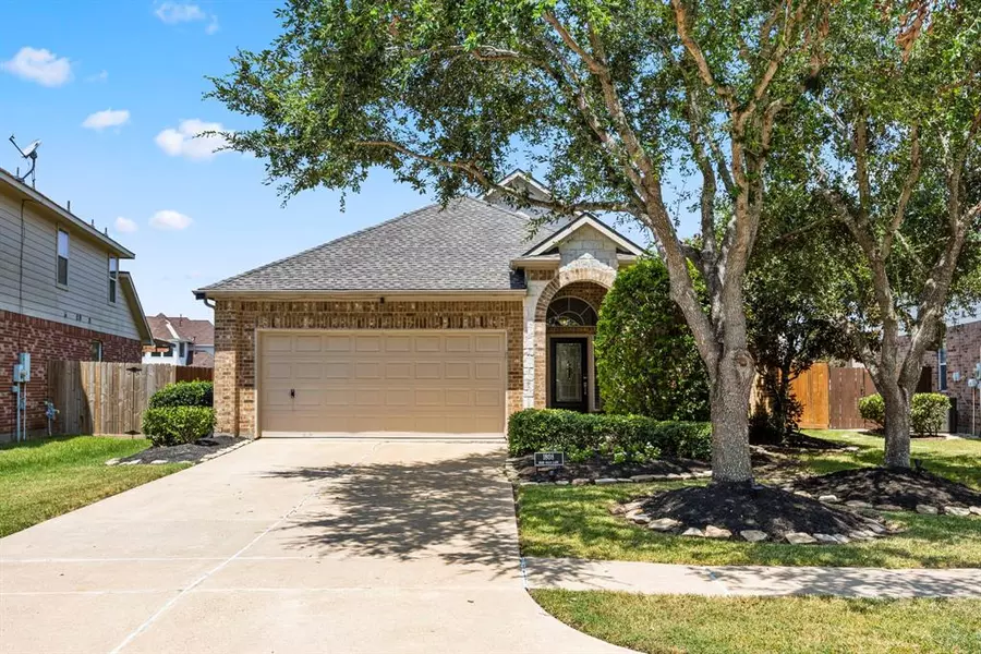 1808 High Falls LN, Pearland, TX 77581